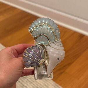 Bath & Body Works Seashell Night Light with White and Purple Accents